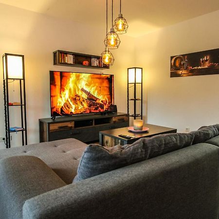 Moderne Fewo Sky Netflix Terrasse Burgblick Boxspringbett Waschtrockner Bullay Exteriér fotografie