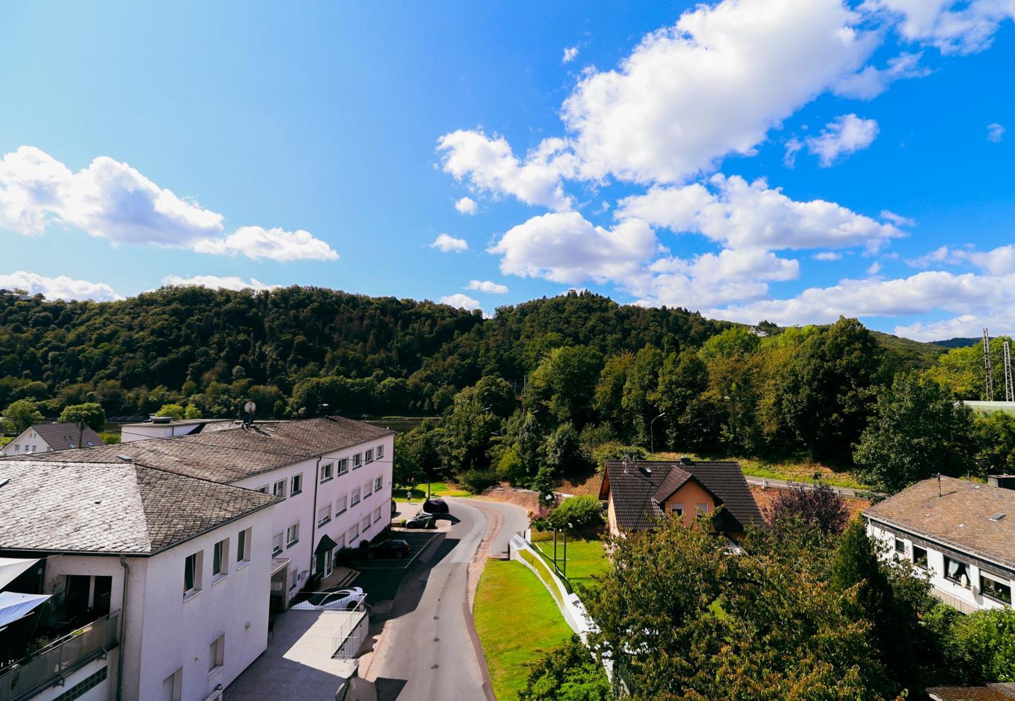 Moderne Fewo Sky Netflix Terrasse Burgblick Boxspringbett Waschtrockner Bullay Exteriér fotografie